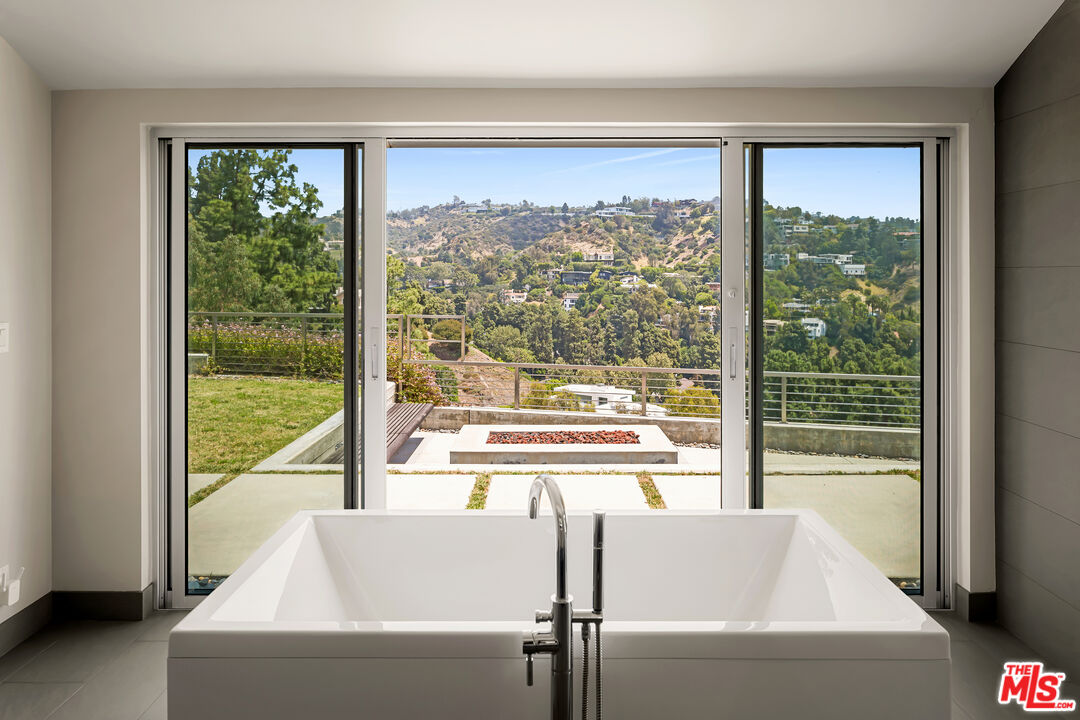 1270 Lago Vista Dr