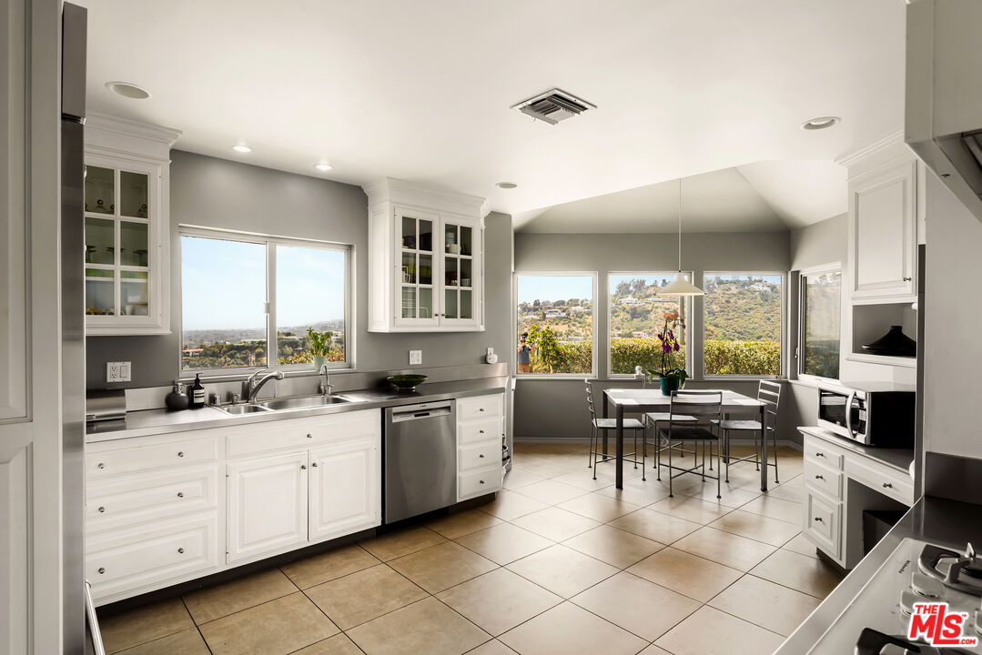 1270 Lago Vista Dr