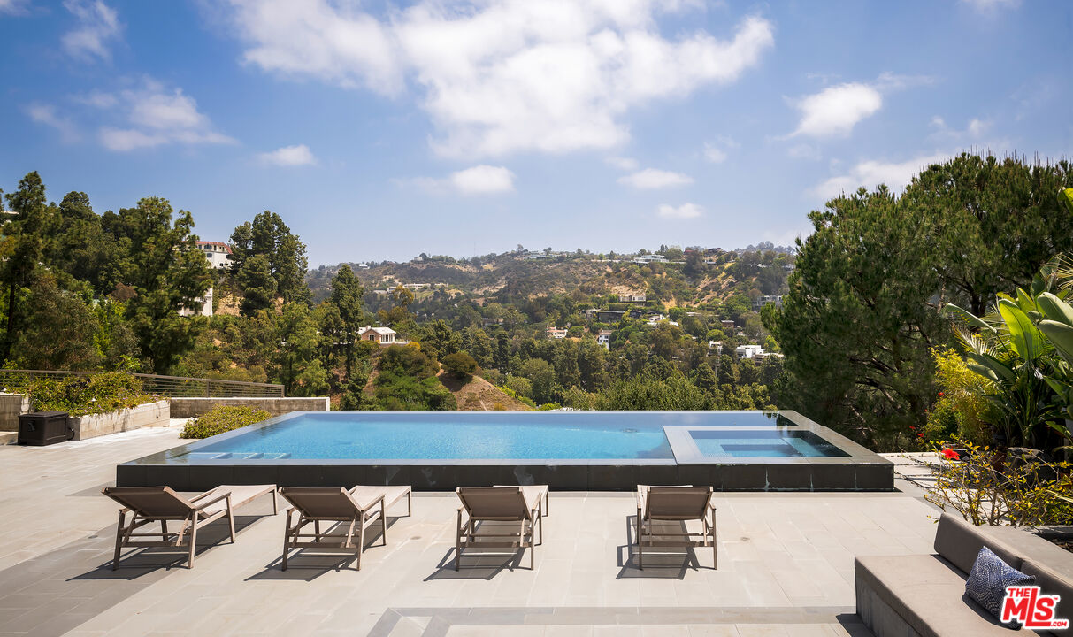 1270 Lago Vista Dr