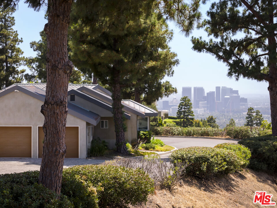 1270 Lago Vista Dr