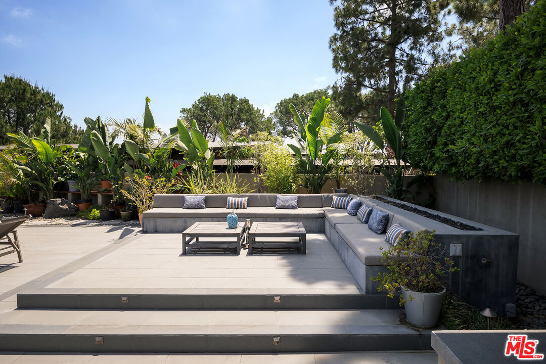 1270 Lago Vista Dr