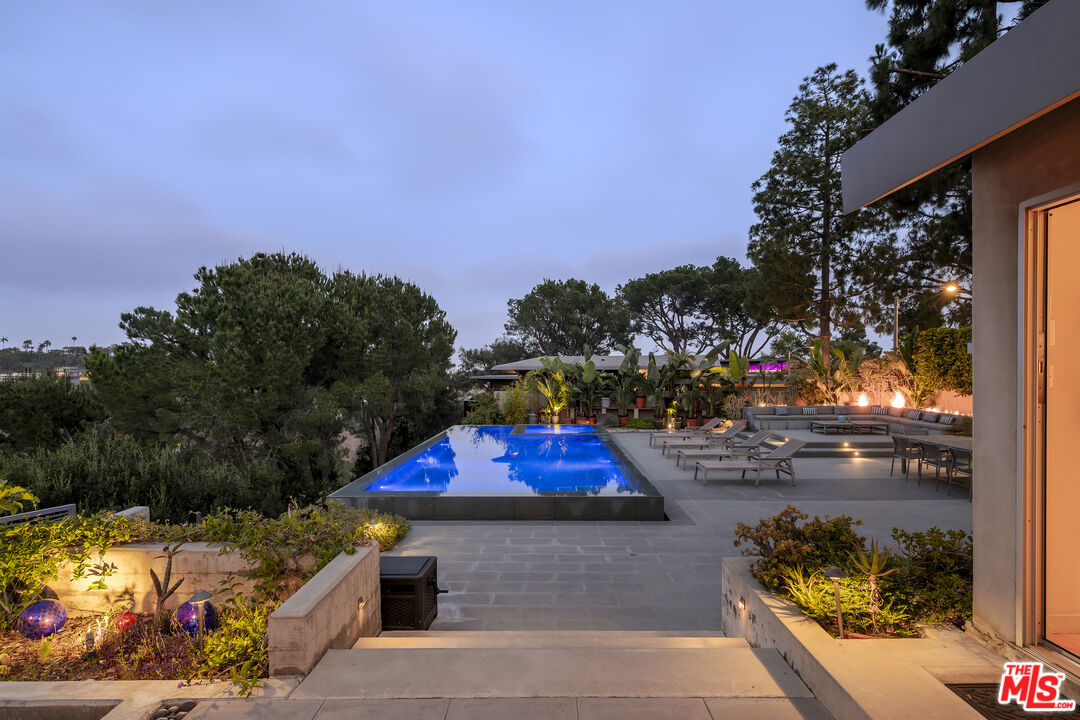 1270 Lago Vista Dr