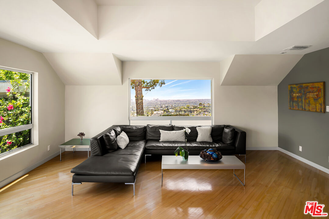 1270 Lago Vista Dr