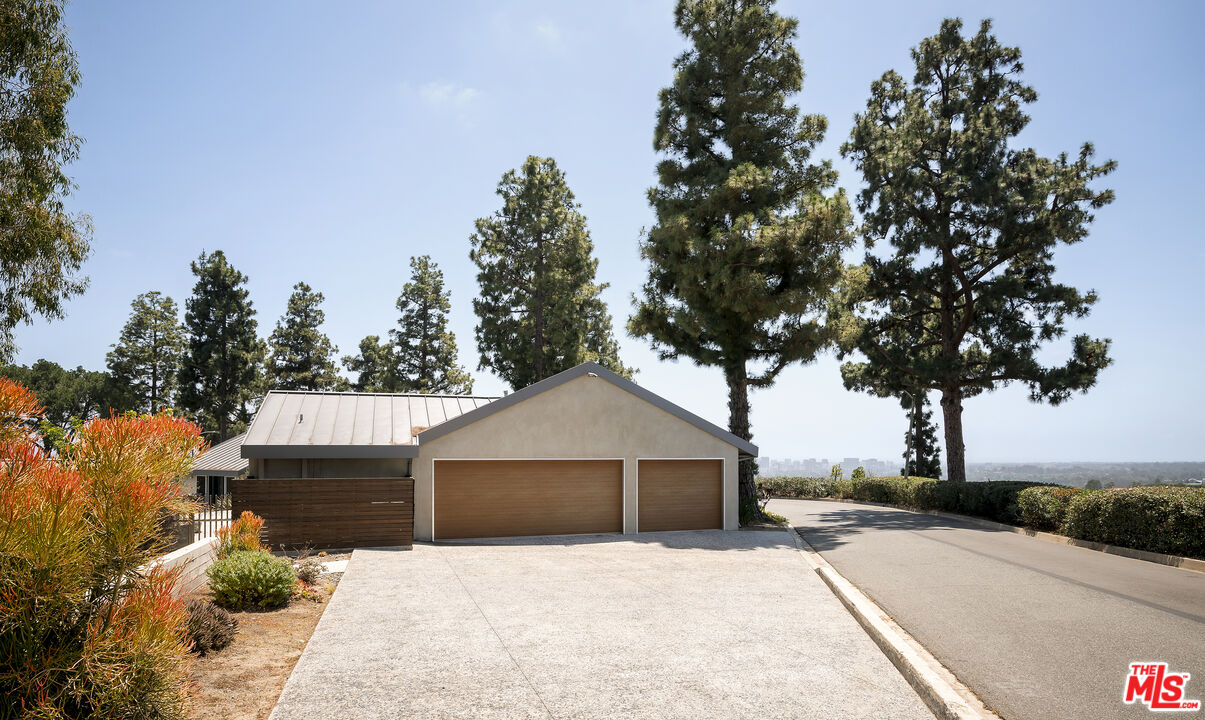 1270 Lago Vista Dr
