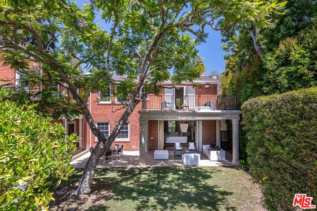 801 Devon Ave