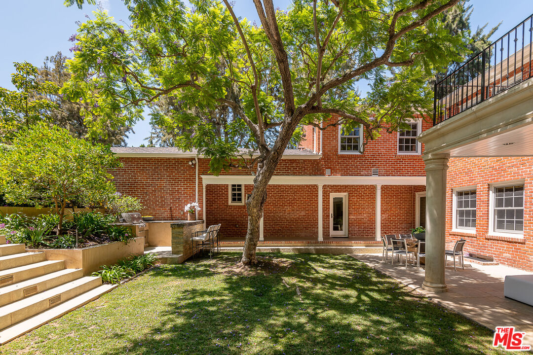 801 Devon Ave