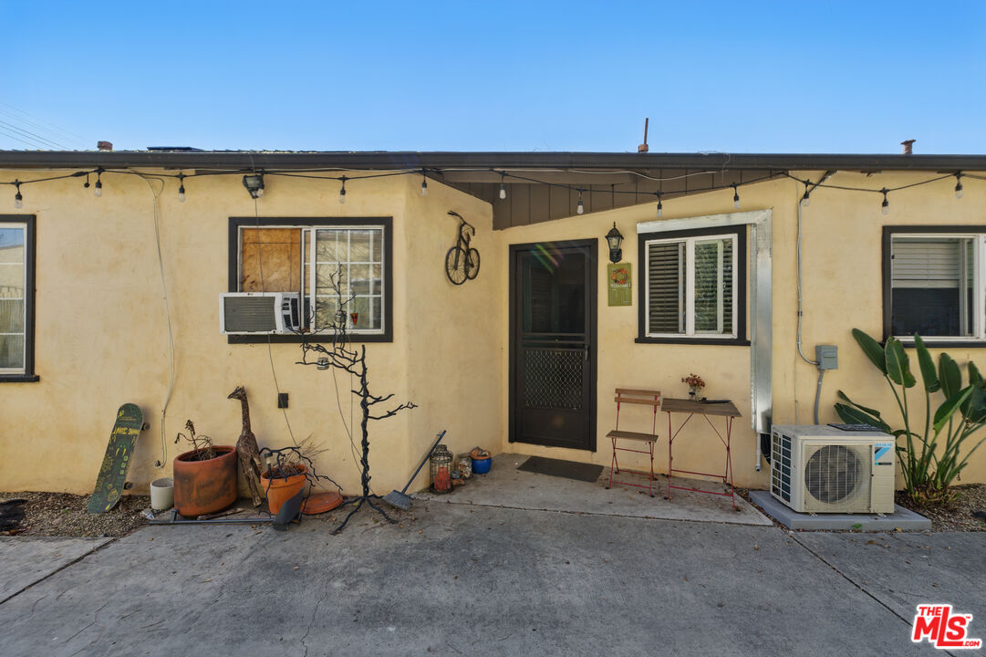 5710 Vineland Ave