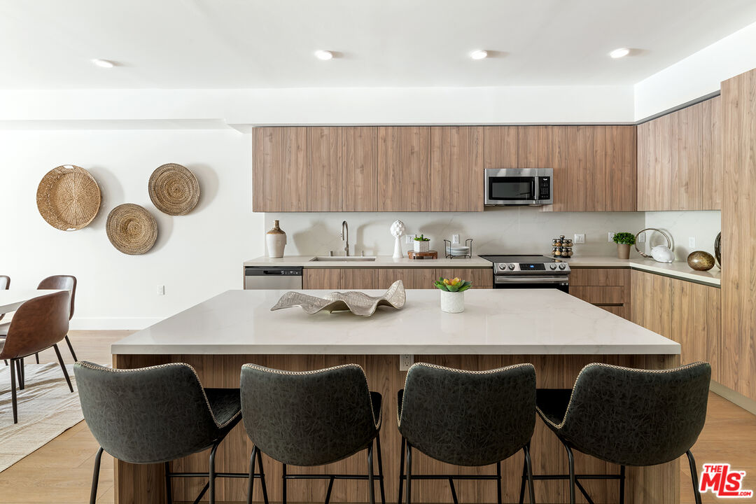 3651 Regal Pl Unit: 401