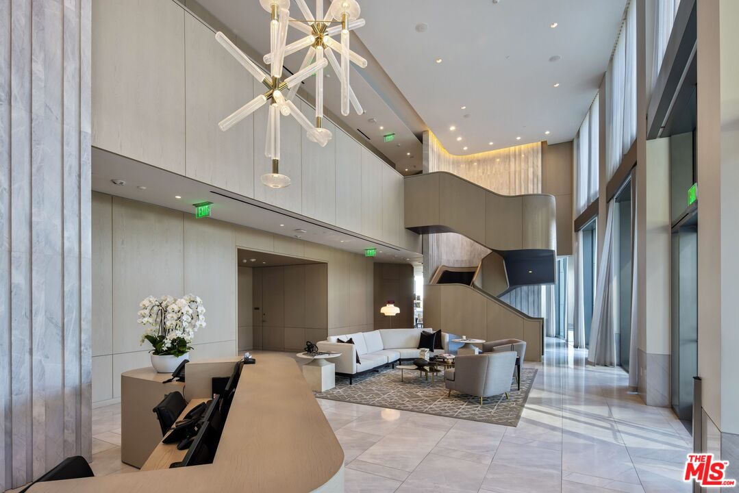 211 W Elm Ct Unit: 17B