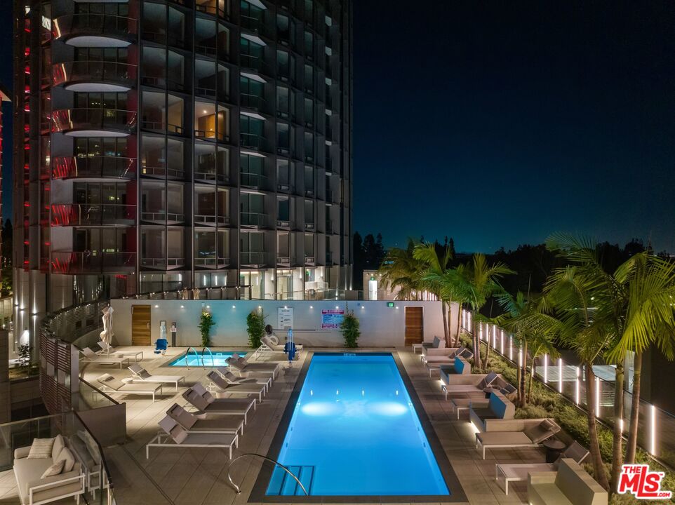 211 W Elm Ct Unit: 17B