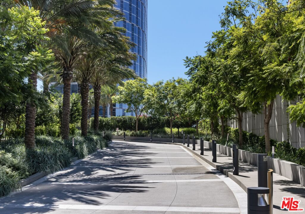211 W Elm Ct Unit: 17B