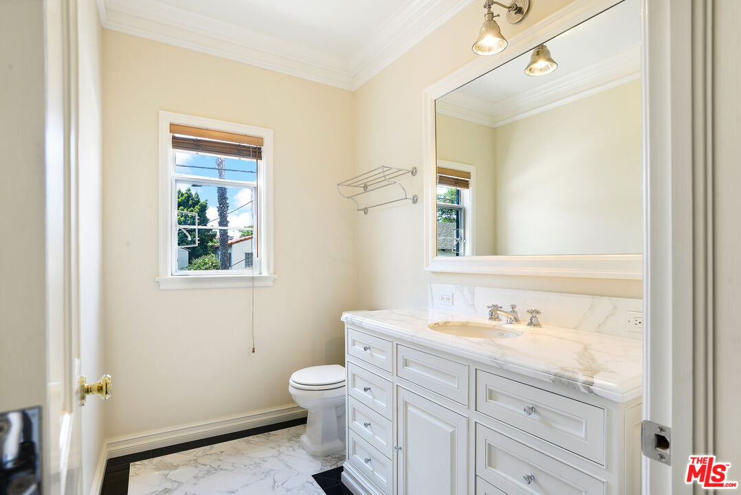 155 S RODEO DR
