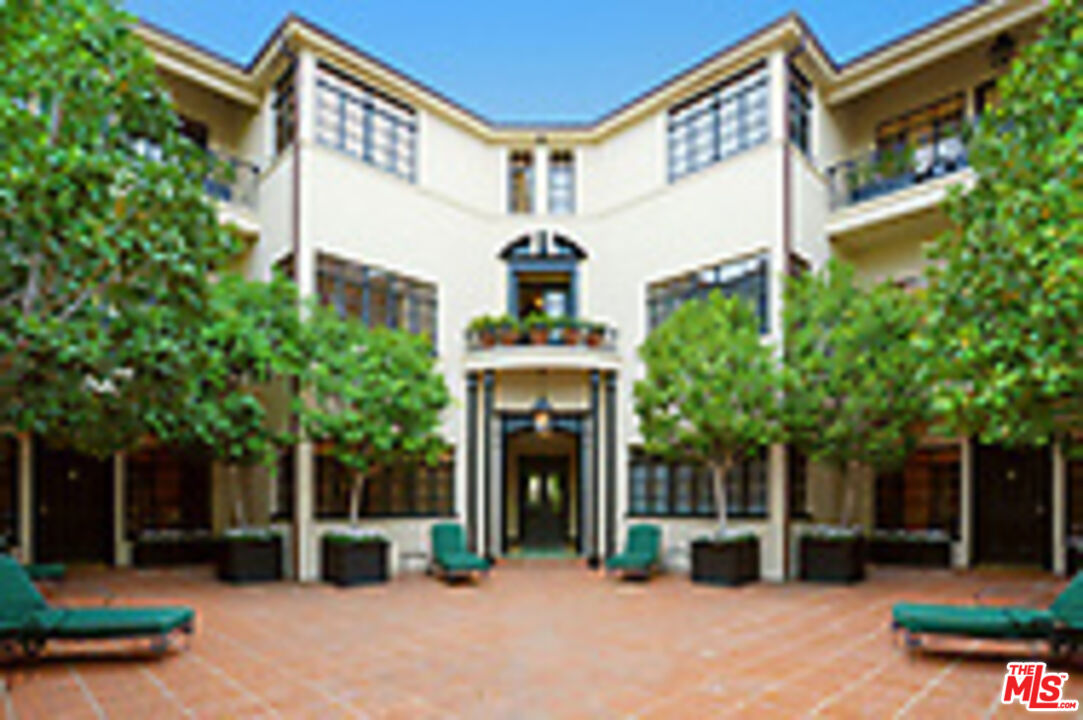155 S RODEO DR