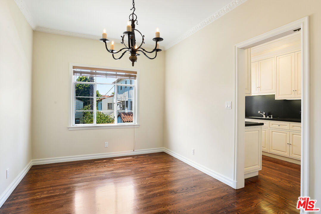 155 S RODEO DR