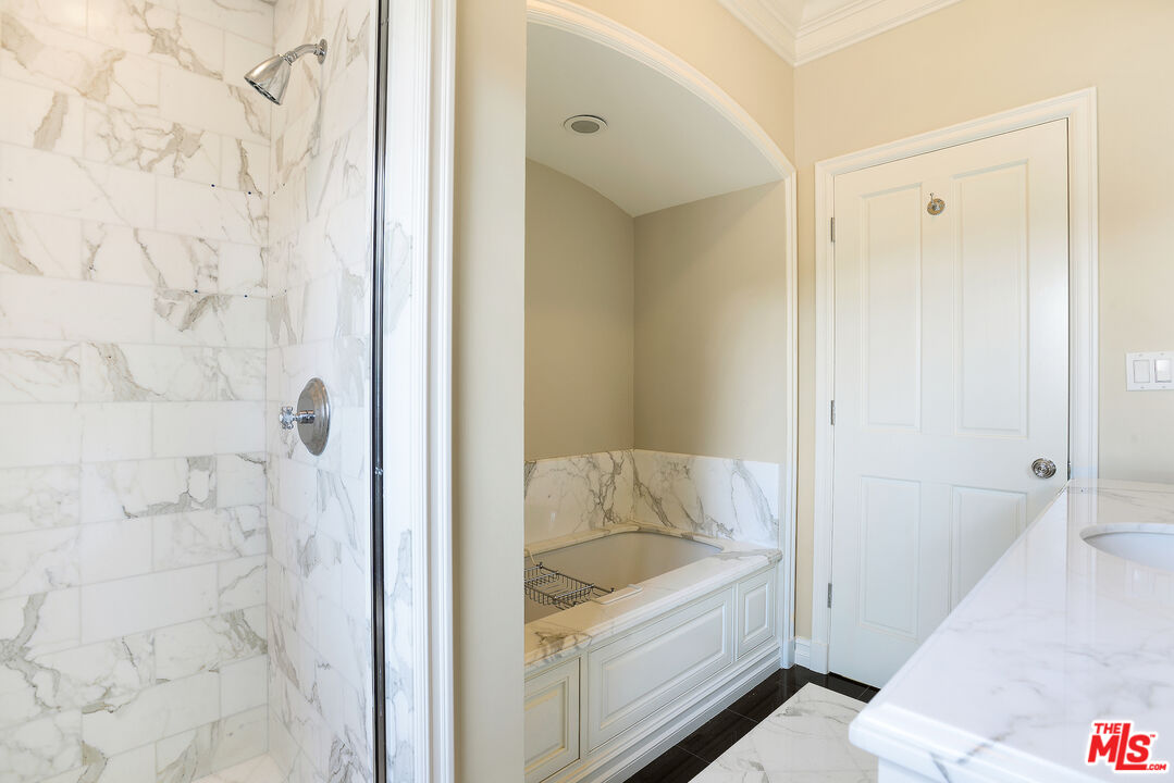 155 S RODEO DR