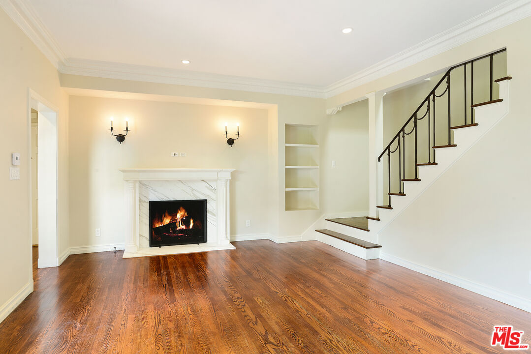 155 S RODEO DR