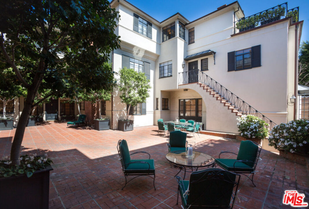 155 S RODEO DR