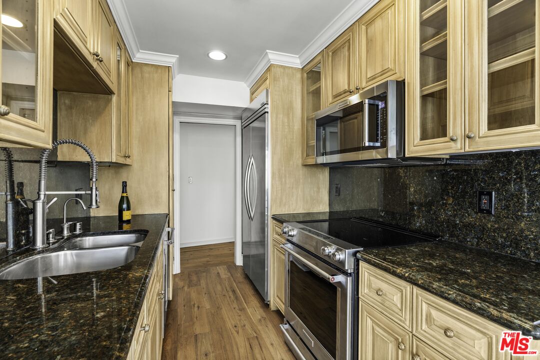 1155 N La Cienega Blvd Unit: 306