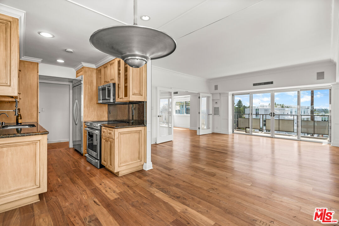 1155 N La Cienega Blvd Unit: 306