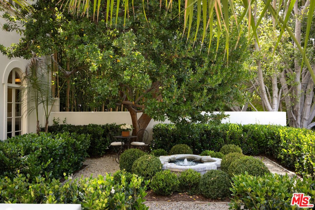 1168 N Doheny Dr