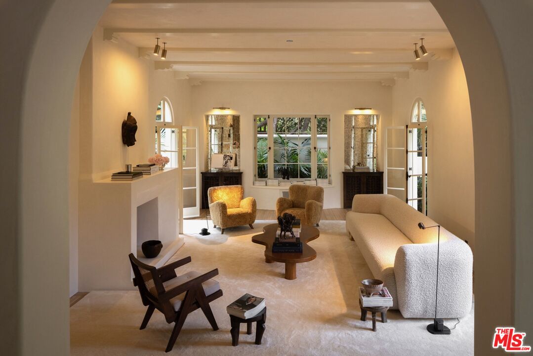 1168 N Doheny Dr