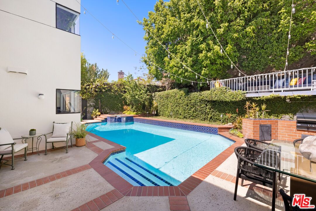 2549 Canyon Oak Dr