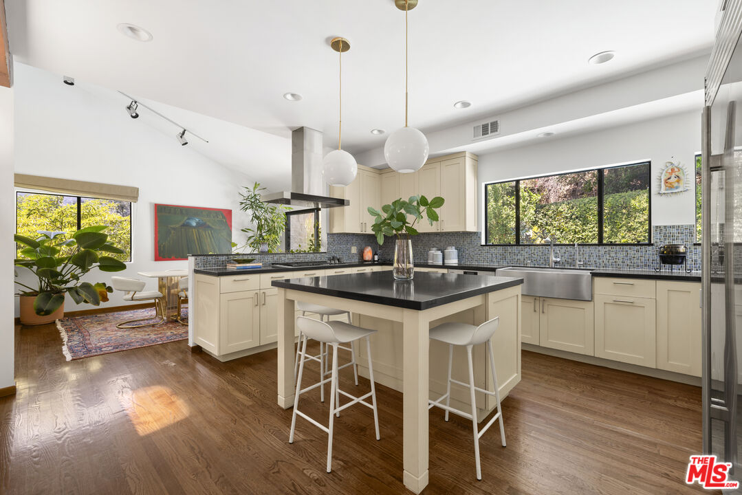 2549 Canyon Oak Dr