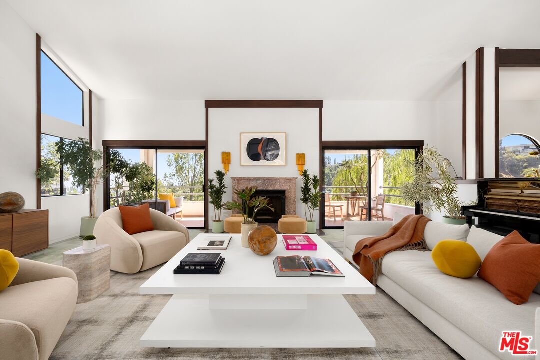 2549 Canyon Oak Dr
