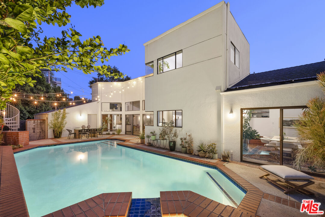 2549 Canyon Oak Dr