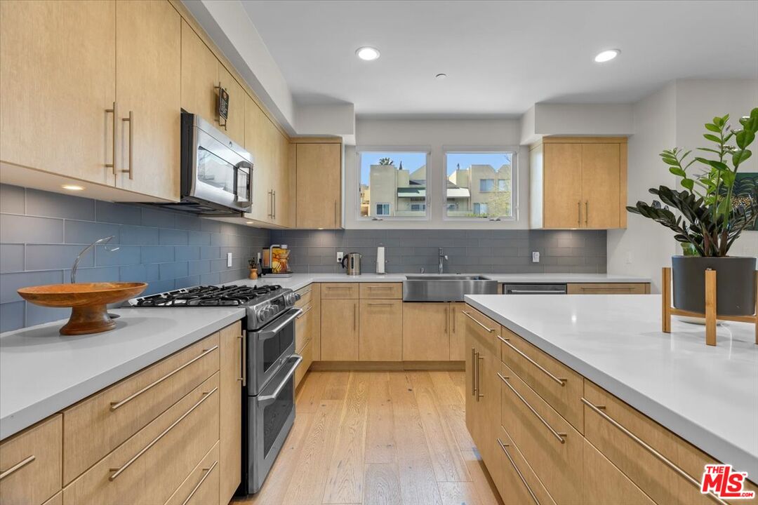 4240 Laurel Canyon Blvd Unit: 107