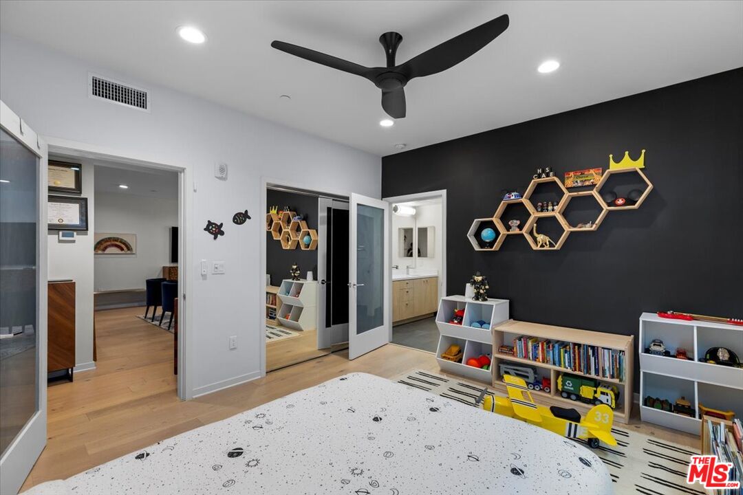 4240 Laurel Canyon Blvd Unit: 107