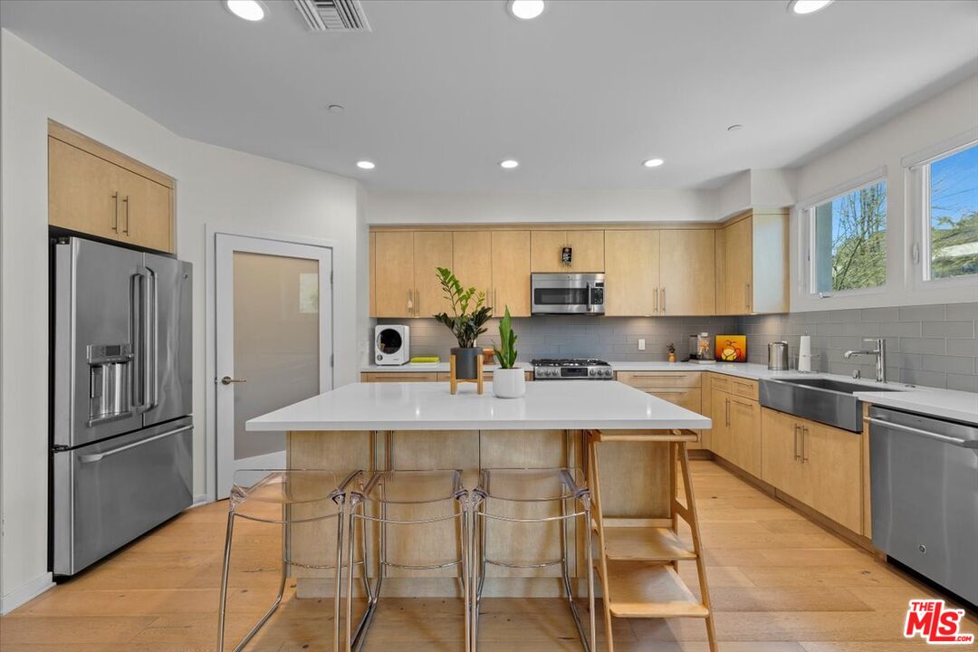 4240 Laurel Canyon Blvd Unit: 107