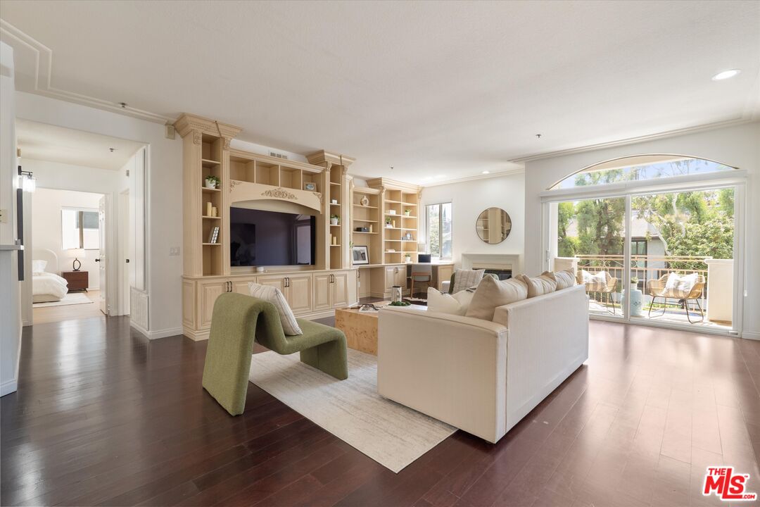 1920 S Beverly Glen Blvd Unit: 101