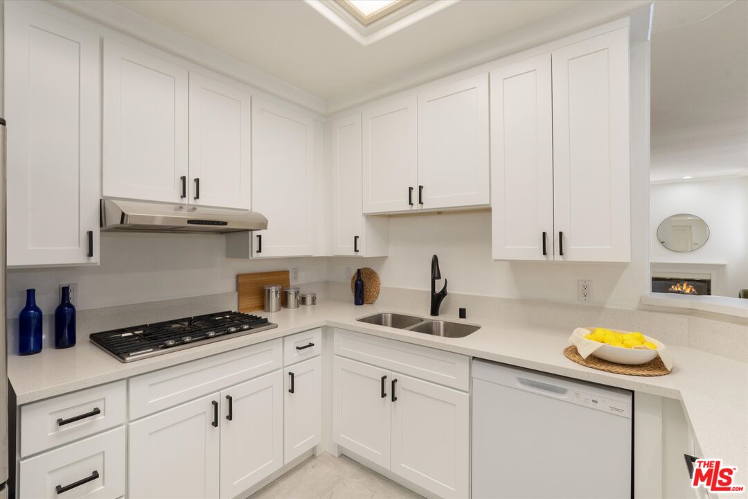 1920 S Beverly Glen Blvd Unit: 101
