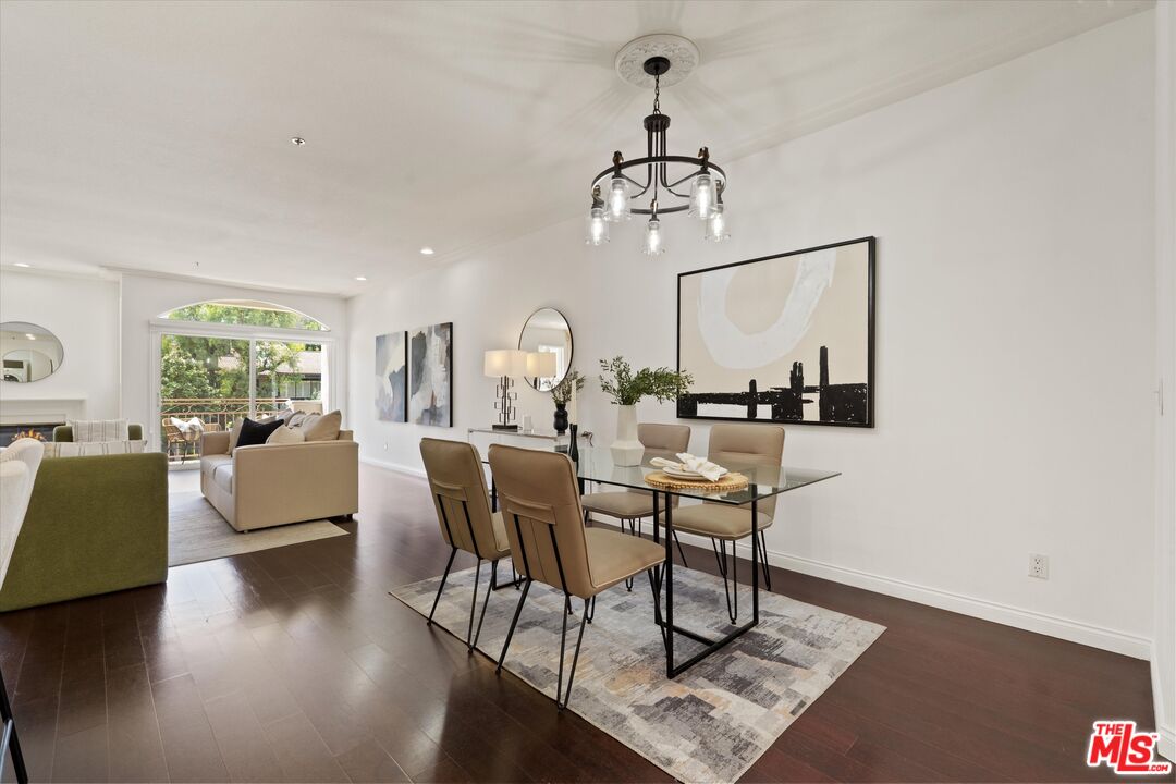 1920 S Beverly Glen Blvd Unit: 101