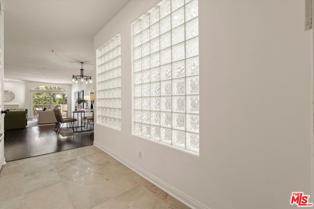 1920 S Beverly Glen Blvd Unit: 101