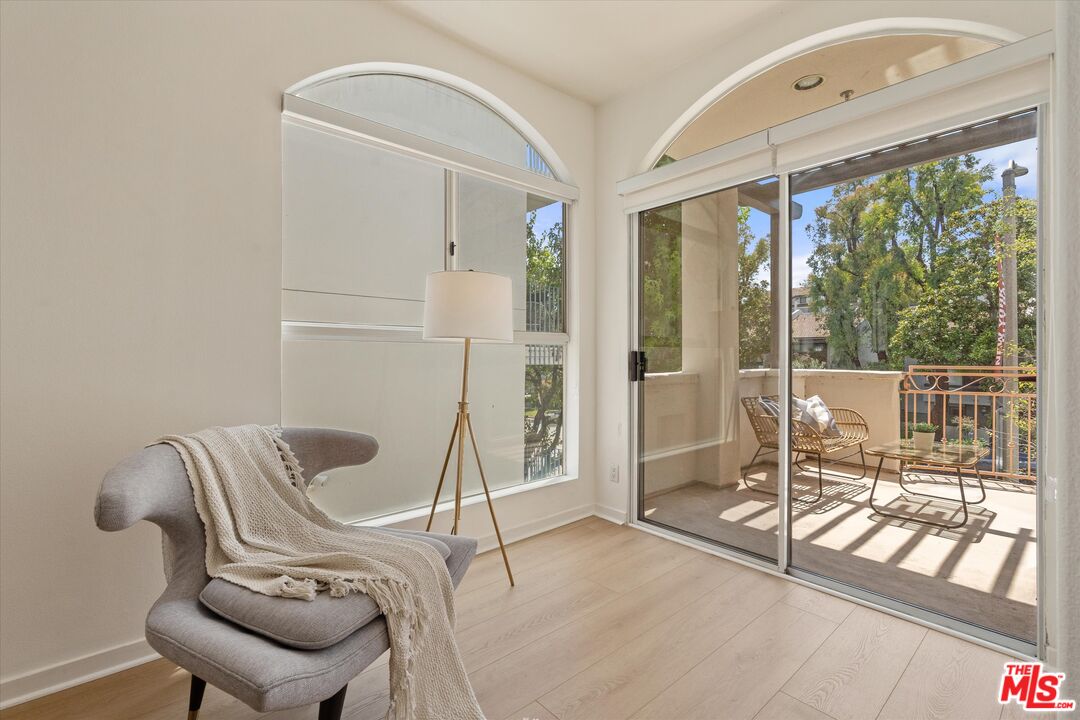 1920 S Beverly Glen Blvd Unit: 101