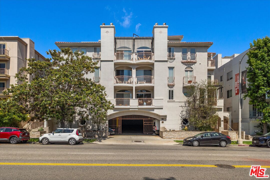 1920 S Beverly Glen Blvd Unit: 101