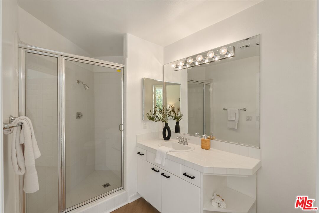 1920 S Beverly Glen Blvd Unit: 101