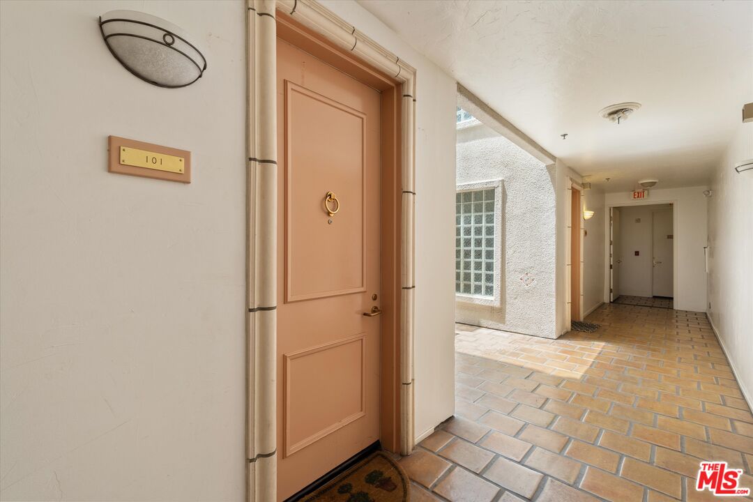 1920 S Beverly Glen Blvd Unit: 101
