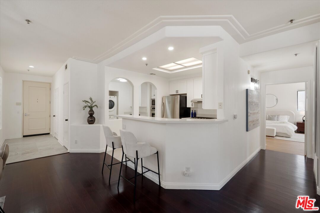 1920 S Beverly Glen Blvd Unit: 101