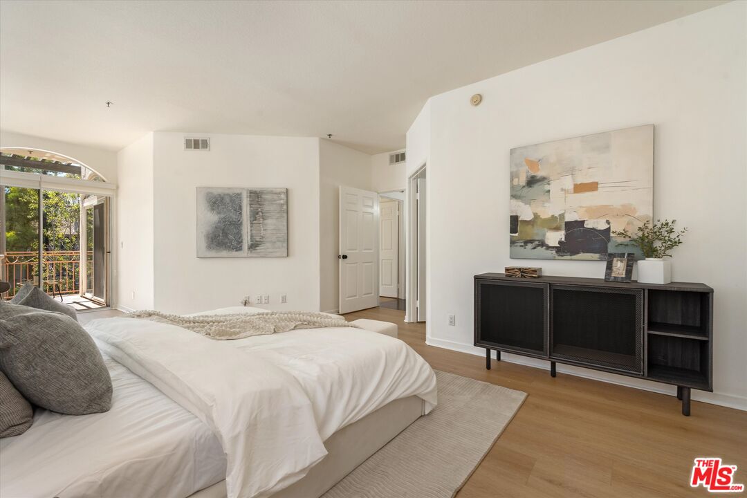 1920 S Beverly Glen Blvd Unit: 101