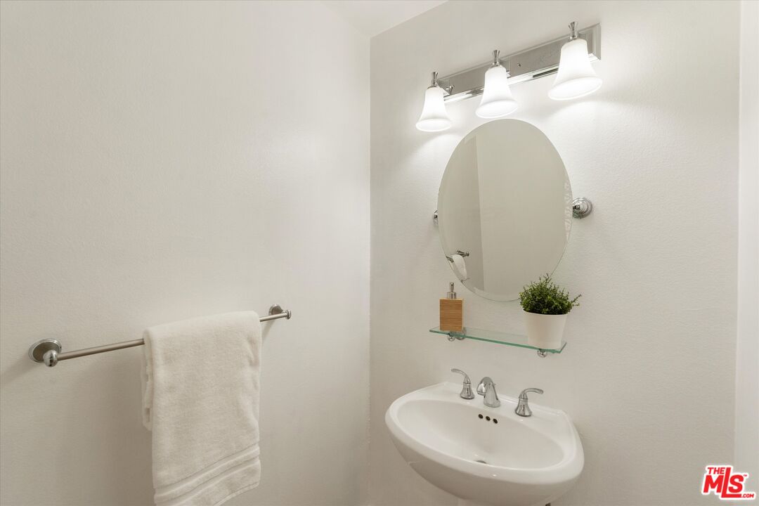 1920 S Beverly Glen Blvd Unit: 101