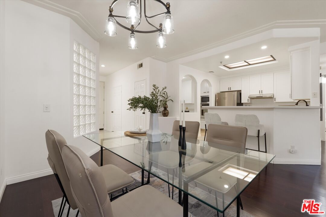 1920 S Beverly Glen Blvd Unit: 101