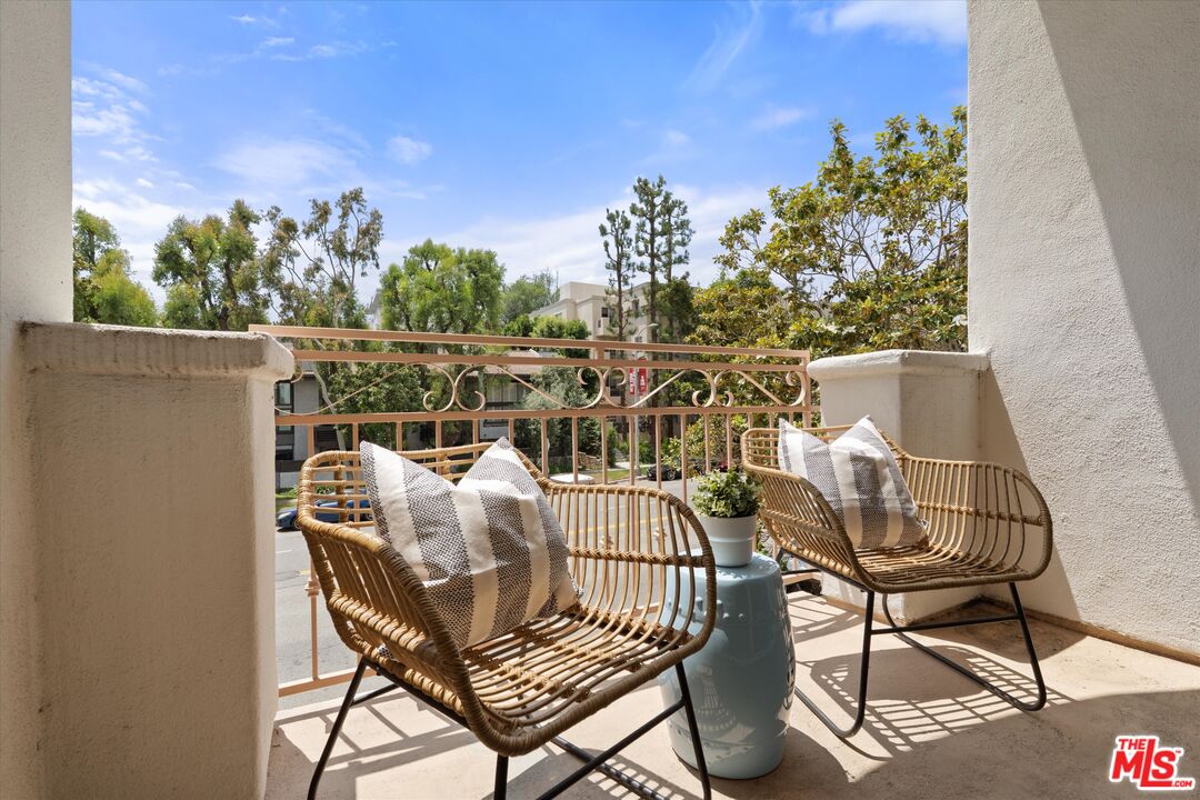 1920 S Beverly Glen Blvd Unit: 101