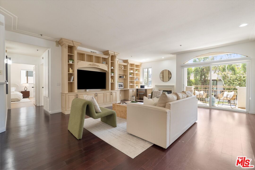 1920 S Beverly Glen Blvd Unit: 101