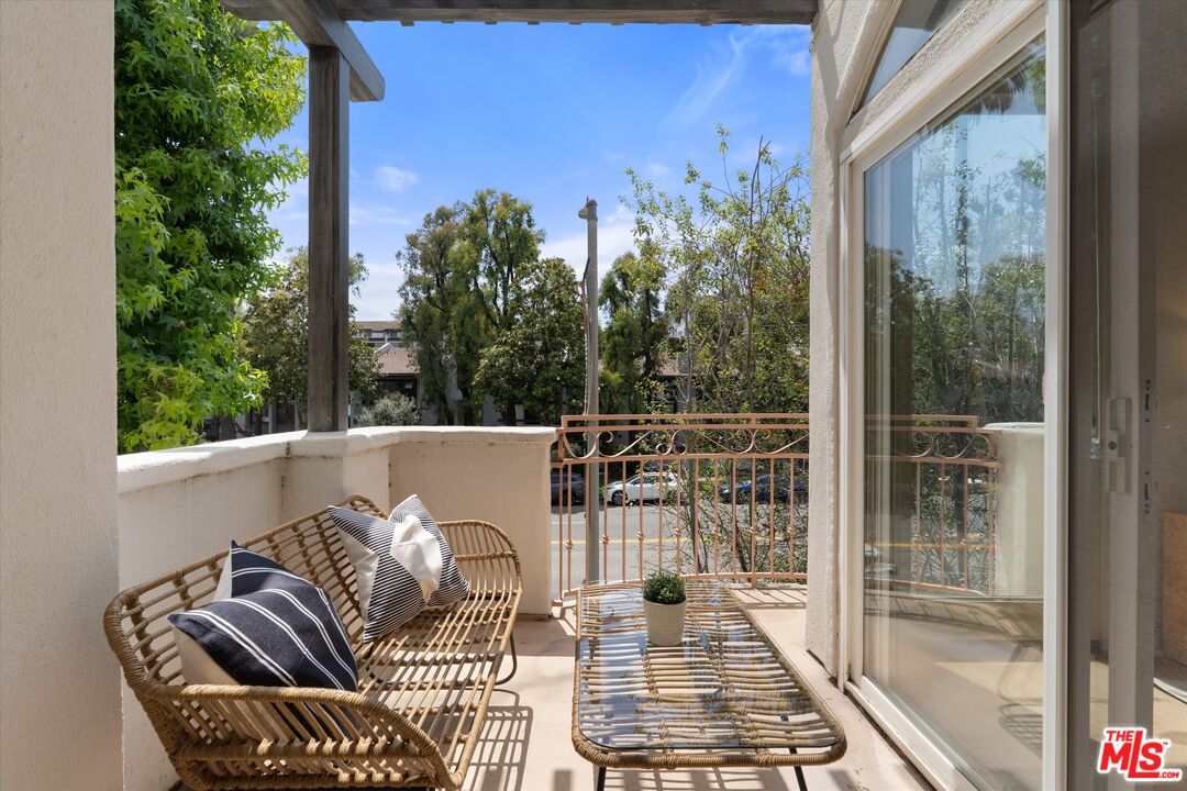 1920 S Beverly Glen Blvd Unit: 101