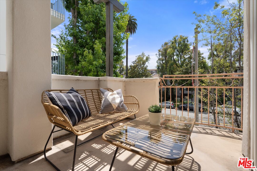 1920 S Beverly Glen Blvd Unit: 101
