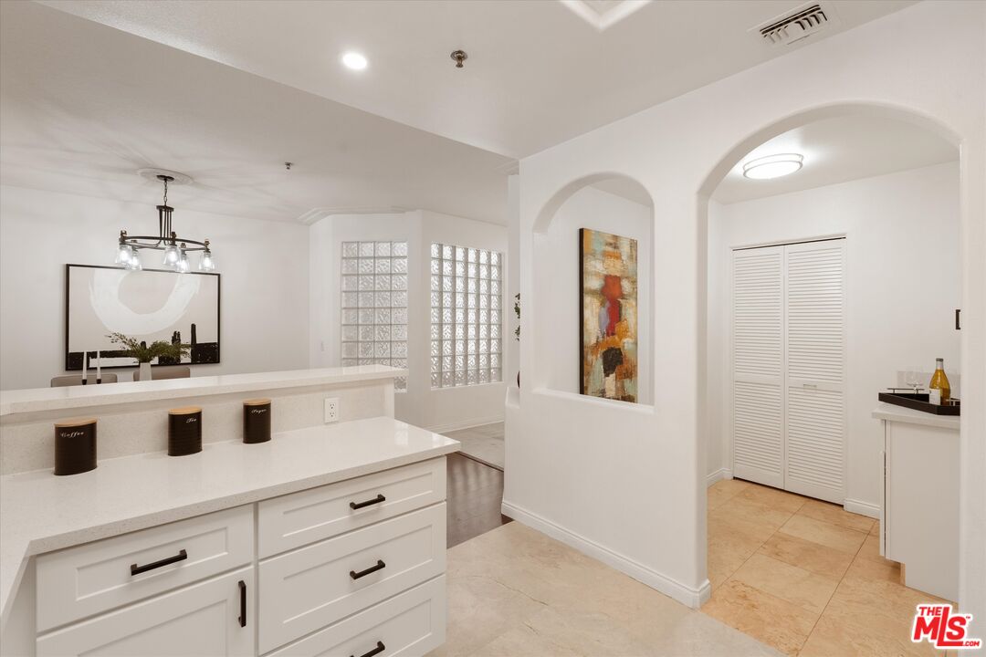 1920 S Beverly Glen Blvd Unit: 101