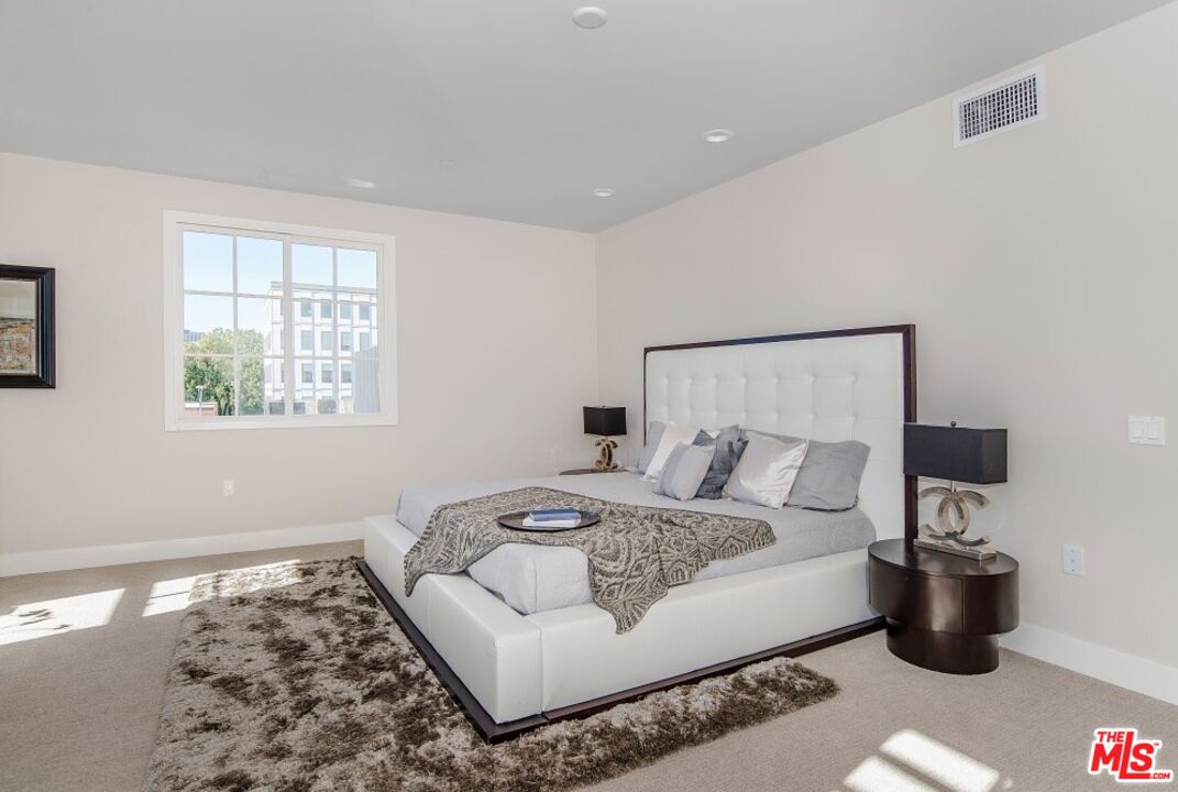 313 S Reeves Dr Unit: 203